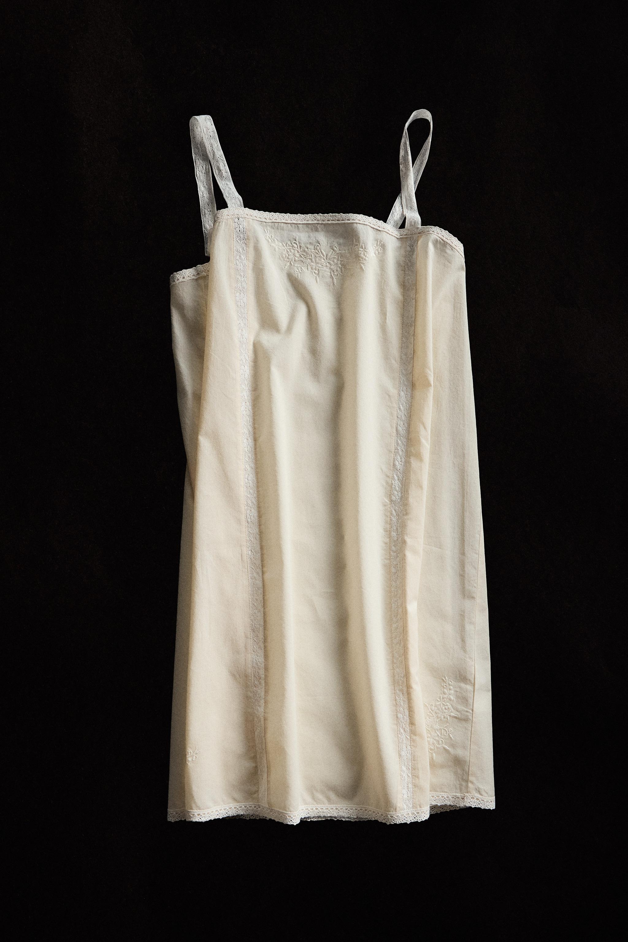 LACE EMBROIDERED COTTON NIGHTGOWN